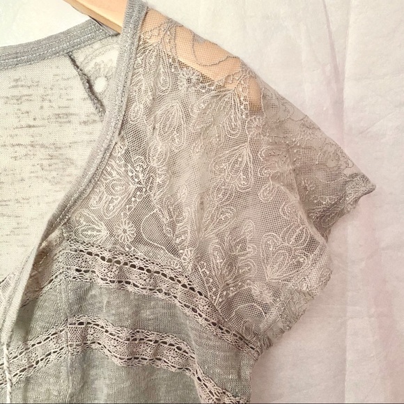 Women’s Shirt with lace shoulder and front - XL - Picture 4 of 8